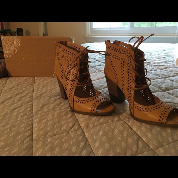 Altar’d State Heels - Picture 2 of 5